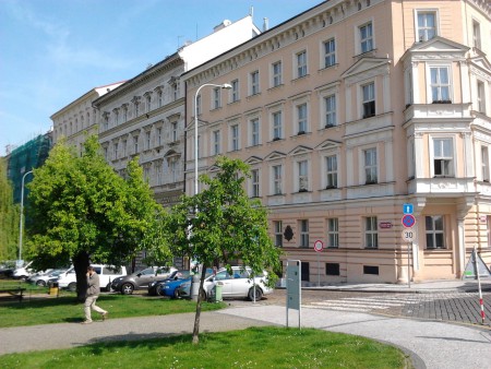 Palazzo con parcheggio a vista